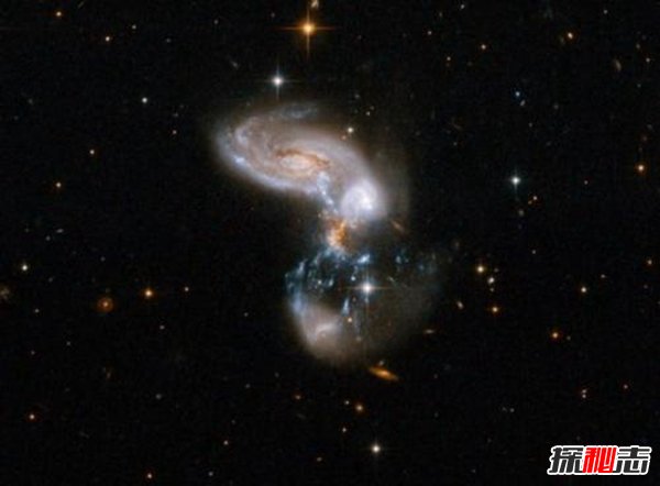 触须星系之谜,碰撞中的星系竟有烟花般的尾巴(异常美丽)