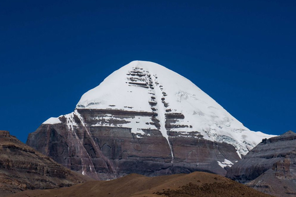 冈仁波齐峰是金字塔吗,中国西藏竟隐藏着世界上最大的金字塔
