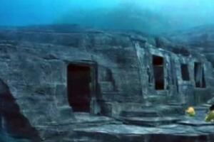 揭秘海底围墙之谜，万年前的古城墙(来历不明)
