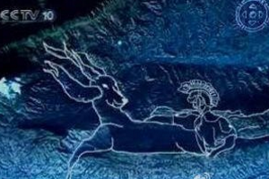卫星地图发现神秘人形图之谜，山顶惊现麒麟武士(外星人)